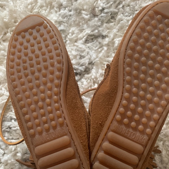 Minnetonka fringe boot NWOT women’s size 7 - Picture 4 of 5